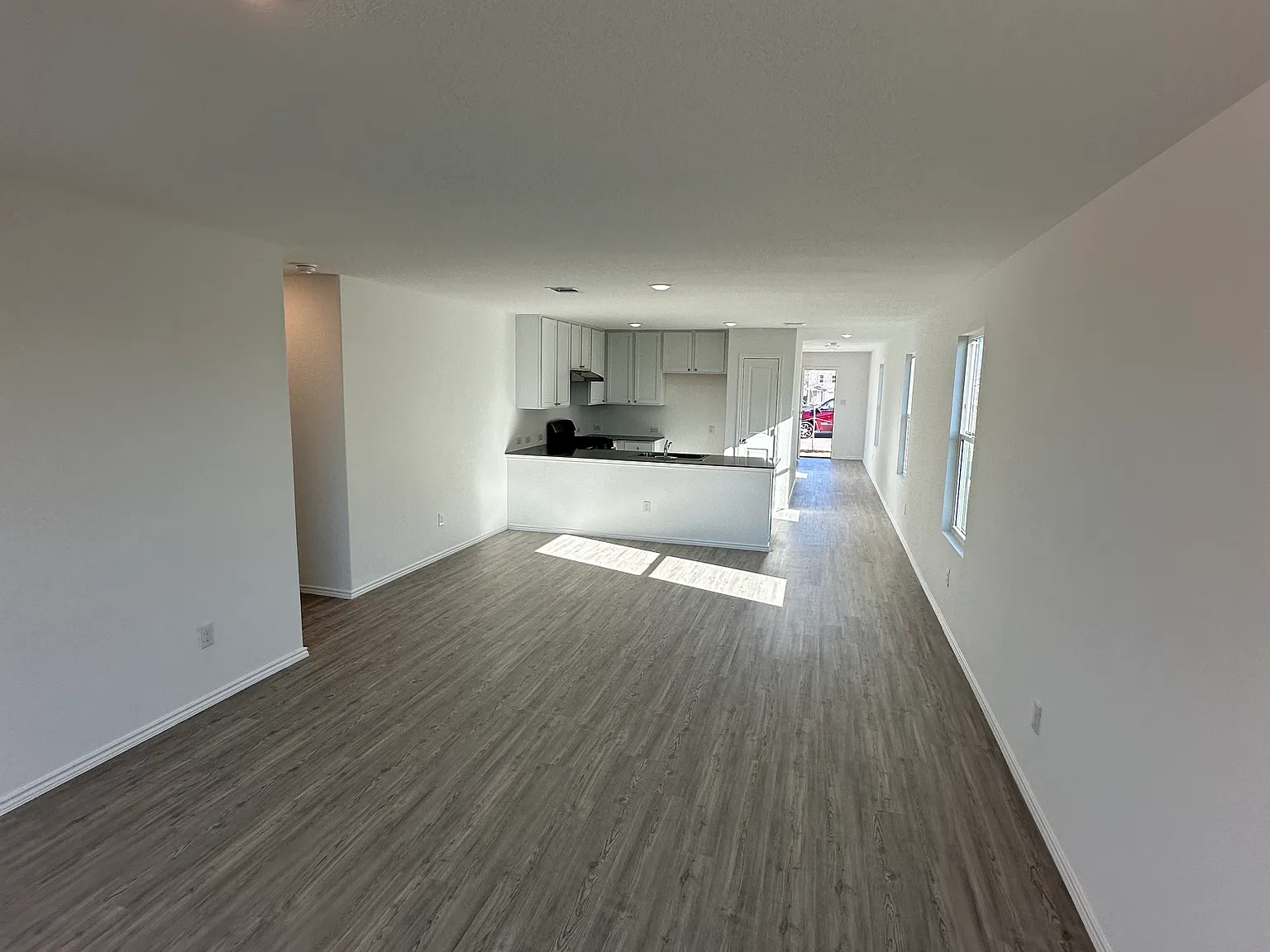 3 bed, 1230 sqft, $1,450 — Photo 3
