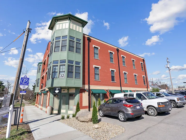 32 W College Ave #202 — Photo 1