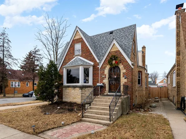 5758 W Roscoe St, Chicago, IL 60634