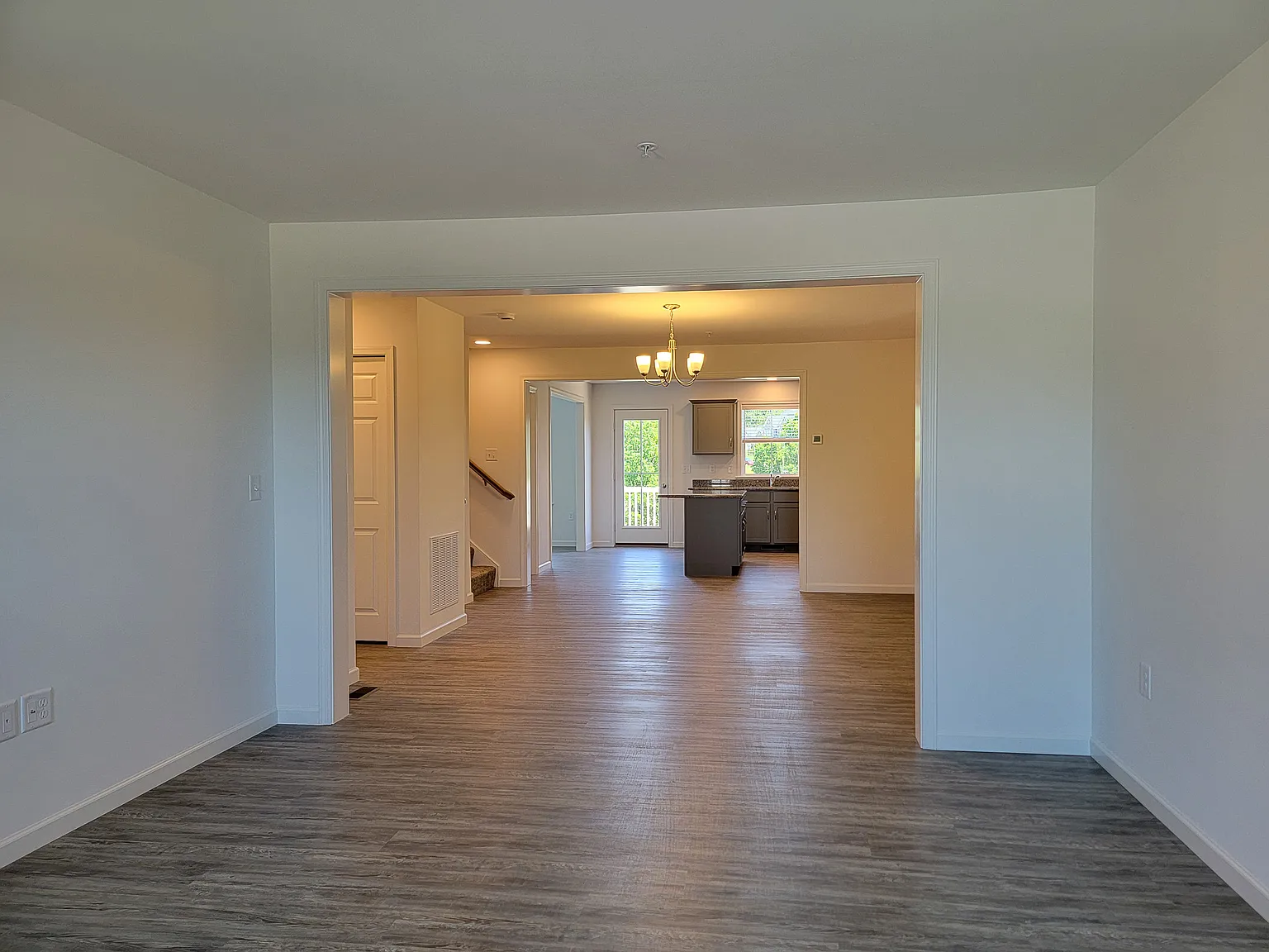 3 bed, 2.5 bath, 1940 sqft, $2,295 — Photo 4
