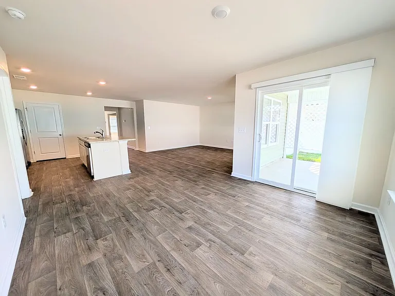 869 Twickenham Loop — Photo 9