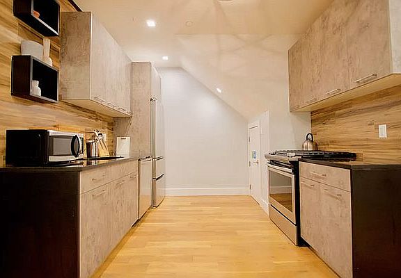 4th image of 1062 Halsey St #B1