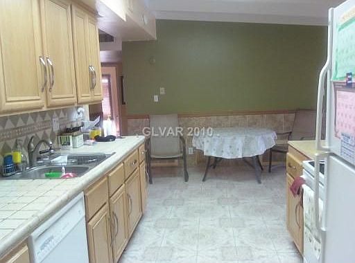 5th image of 5069 Durante St