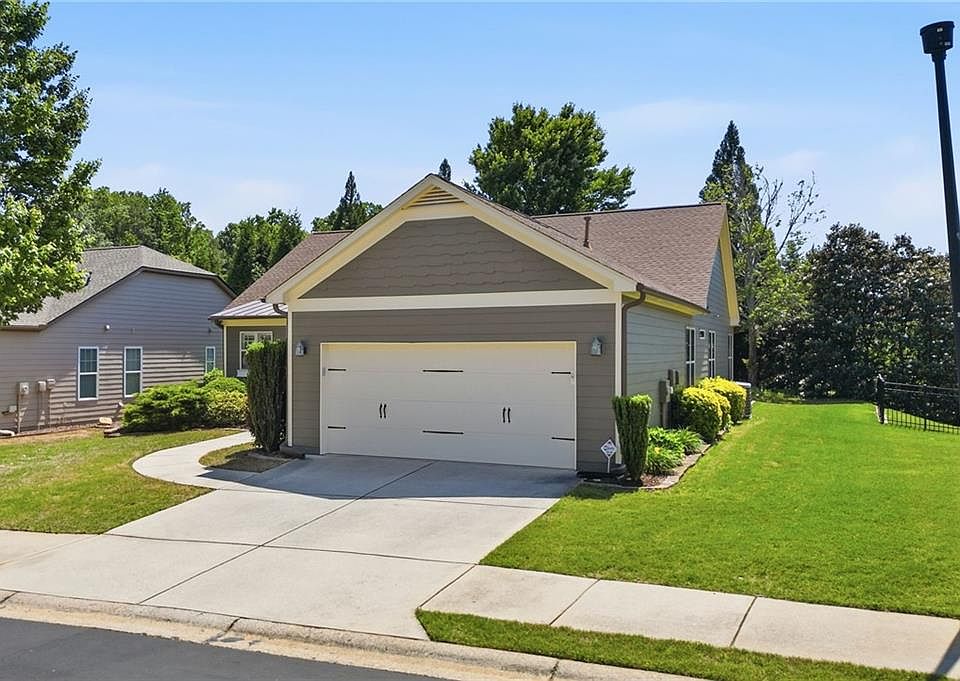 1st image of 424 Larkspur Dr