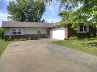1009 W 17th St, Claremore, OK 74017