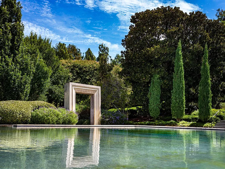 Discover stunning gardens and unforgettable moments at the Dallas Arboretum.