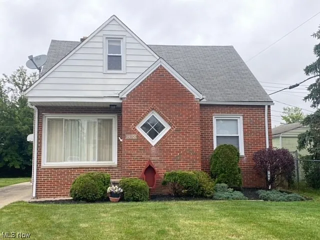15101 Brunswick Ave photo 1