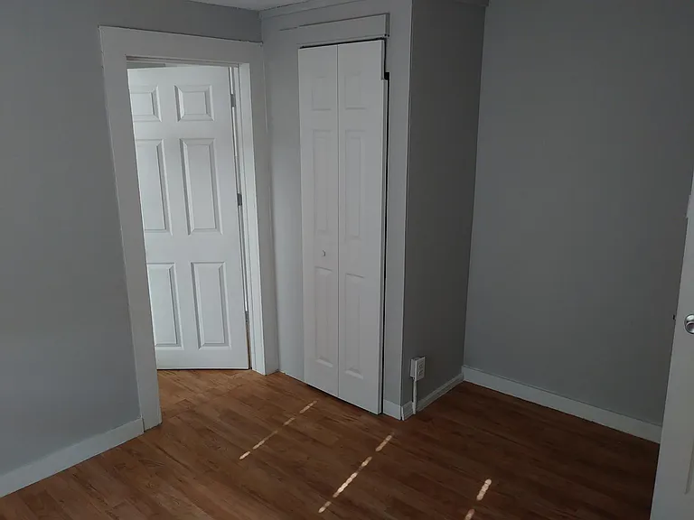 1004 Avenue E #1 — Photo 8