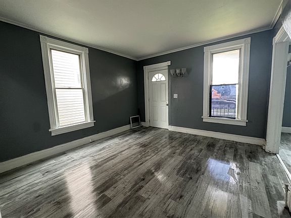 4th image of 856 E 22nd St