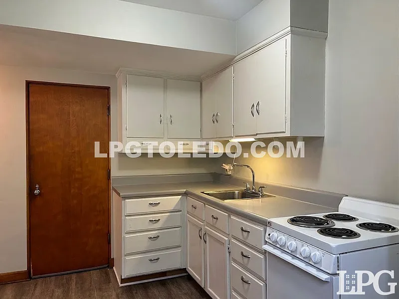 Studio, 1.0 bath, 450 sqft, $575 — Photo 3