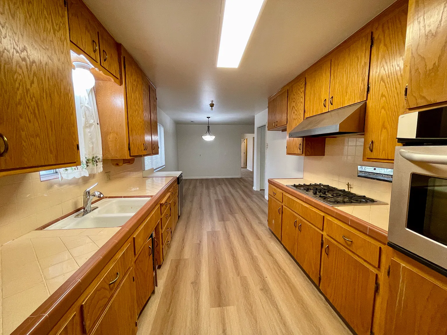 4 bed, 1248 sqft, $2,400 — Photo 2