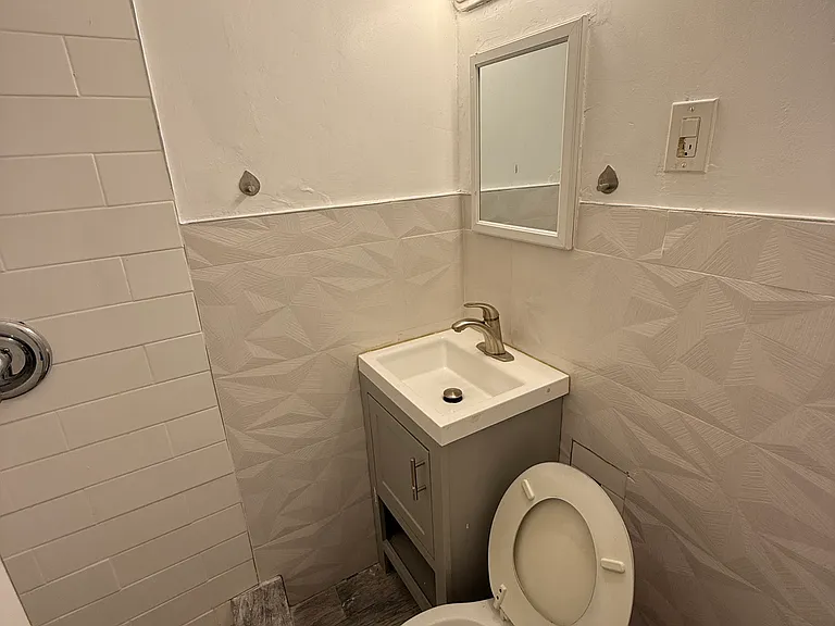 1958 Lurting Ave #1 — Photo 10