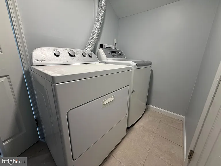 98 S Iris St — Photo 13
