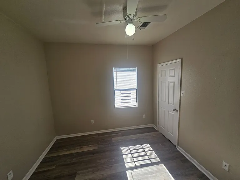 1313 Flood St — Photo 4