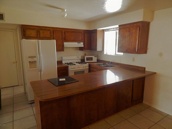 3rd image of 1530 N Calle Zamora