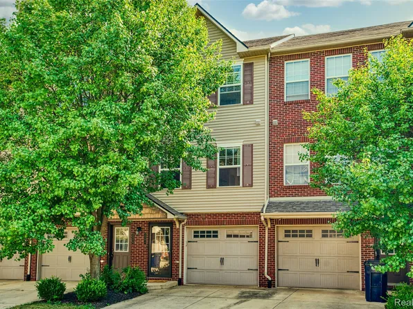 2204 Knotty Pine Trl, Howell, MI 48855