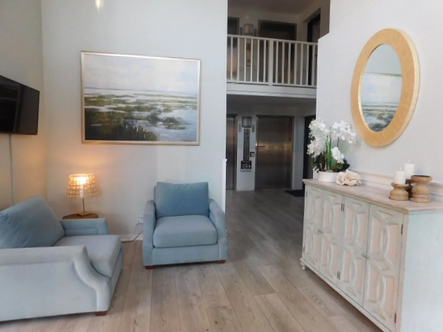 Remodeled 2 Bedroom 2 Bath Condo Over Looking Broad Creek — Photo 2