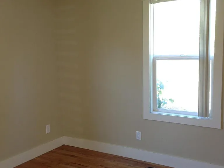 Bedroom 2: Light and bright, hardwoods