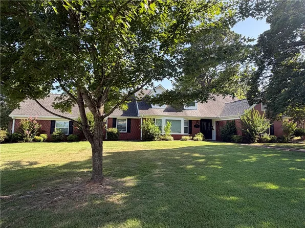 101 S Circle Dr, Clarksville, AR 72830