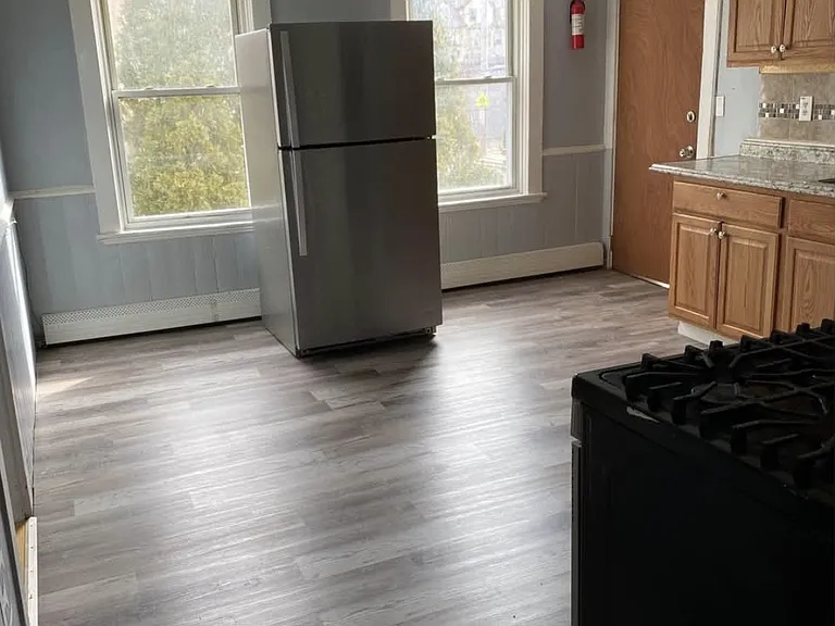 31 Lincoln Ave #5 — Photo 4