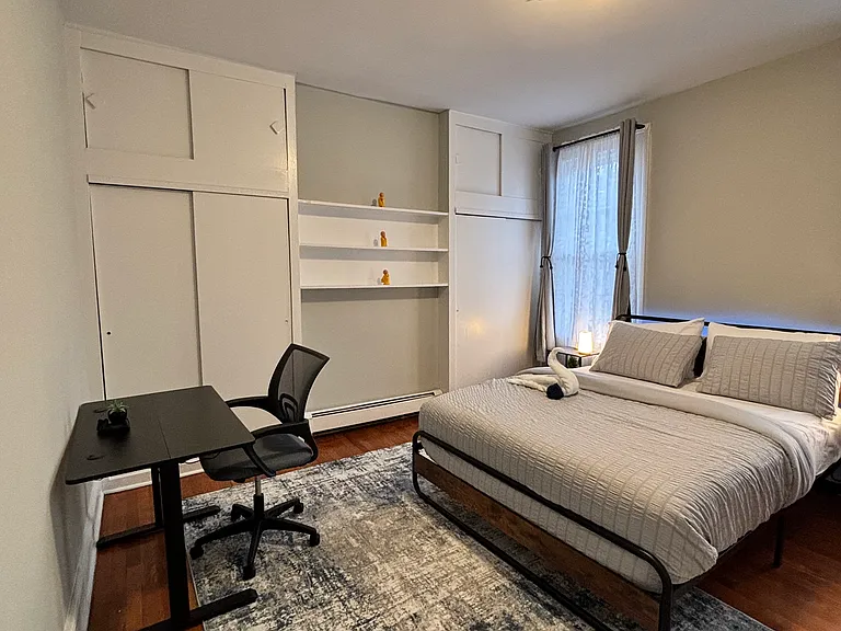 40 Manhattan Ave #2 — Photo 12