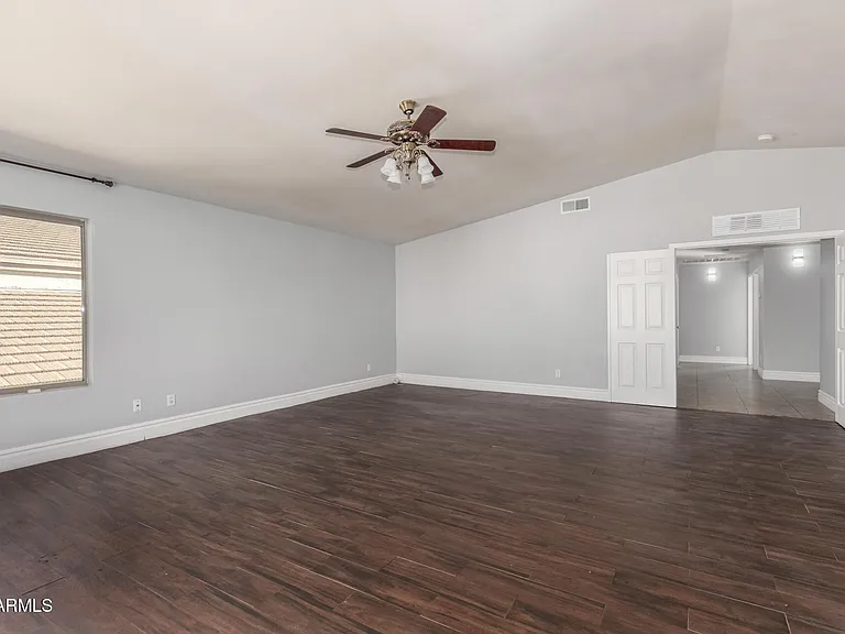 8406 W Pioneer St — Photo 24