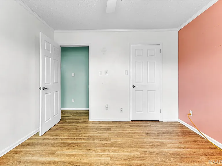 140 Livingston Cir — Photo 23