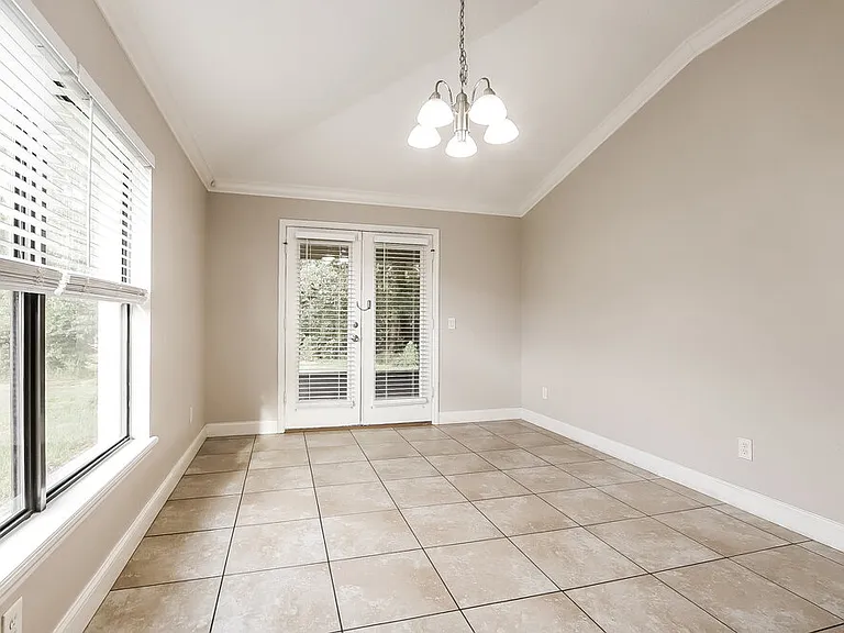348 Ashton Woods Ln — Photo 5
