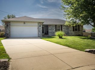 112 E Newcastle Ct, Nixa, MO 65714