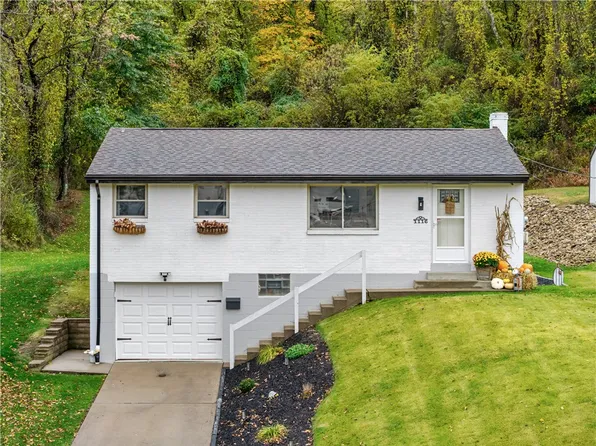 1116 Aurora Dr, Pittsburgh, PA 15236