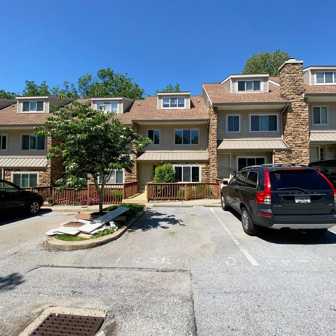 3 bed, 4.0 bath, 1538 sqft, $3,100 — Photo 2