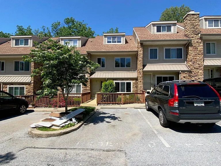 326 Brigade Ct — Photo 2