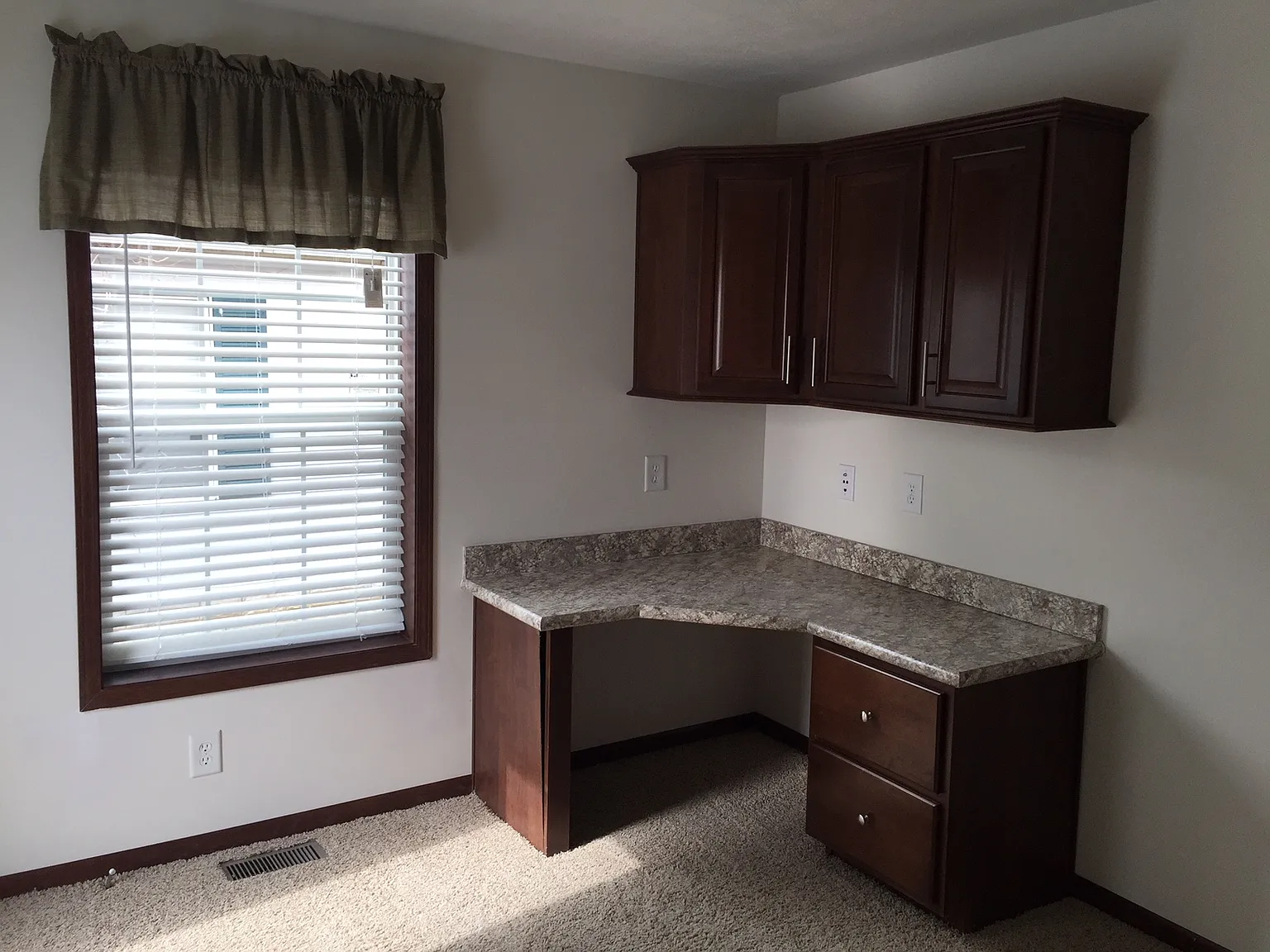 3 bed, 1456 sqft, $1,663 — Photo 4