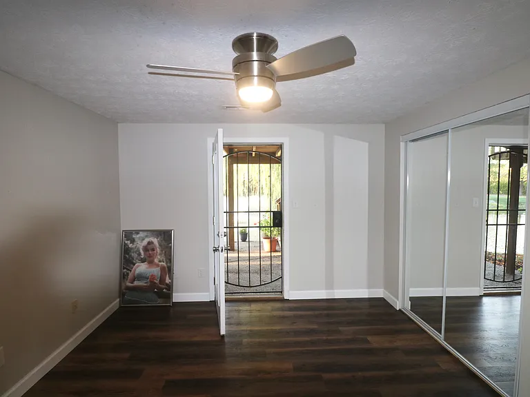 1005 Lakefront Dr — Photo 30