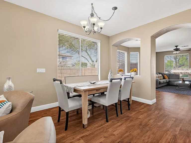 2433 W Ellis St — Photo 24