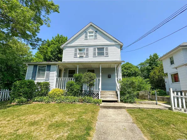 33 Olive Street, Huntington Station, NY 11746
