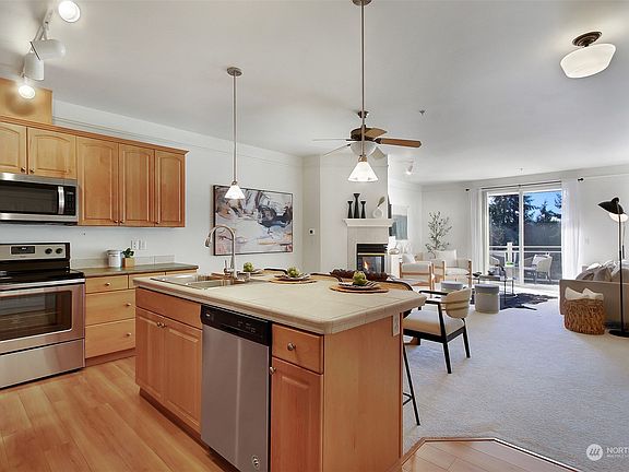 4th image of 23009 Lakeview Drive #B303