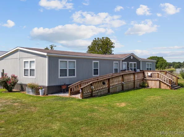 220 Peach St, Locust Grove, OK 74352