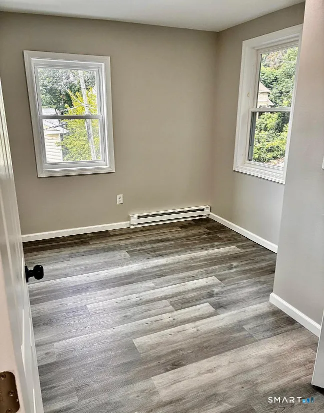 3 bed, 1.0 bath, 3672 sqft, $1,850 — Photo 4
