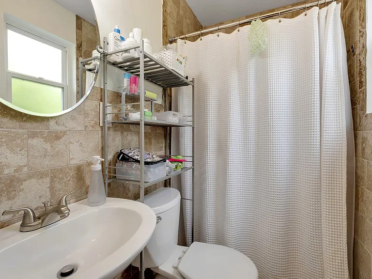 310 Lancaster Dr — Photo 10