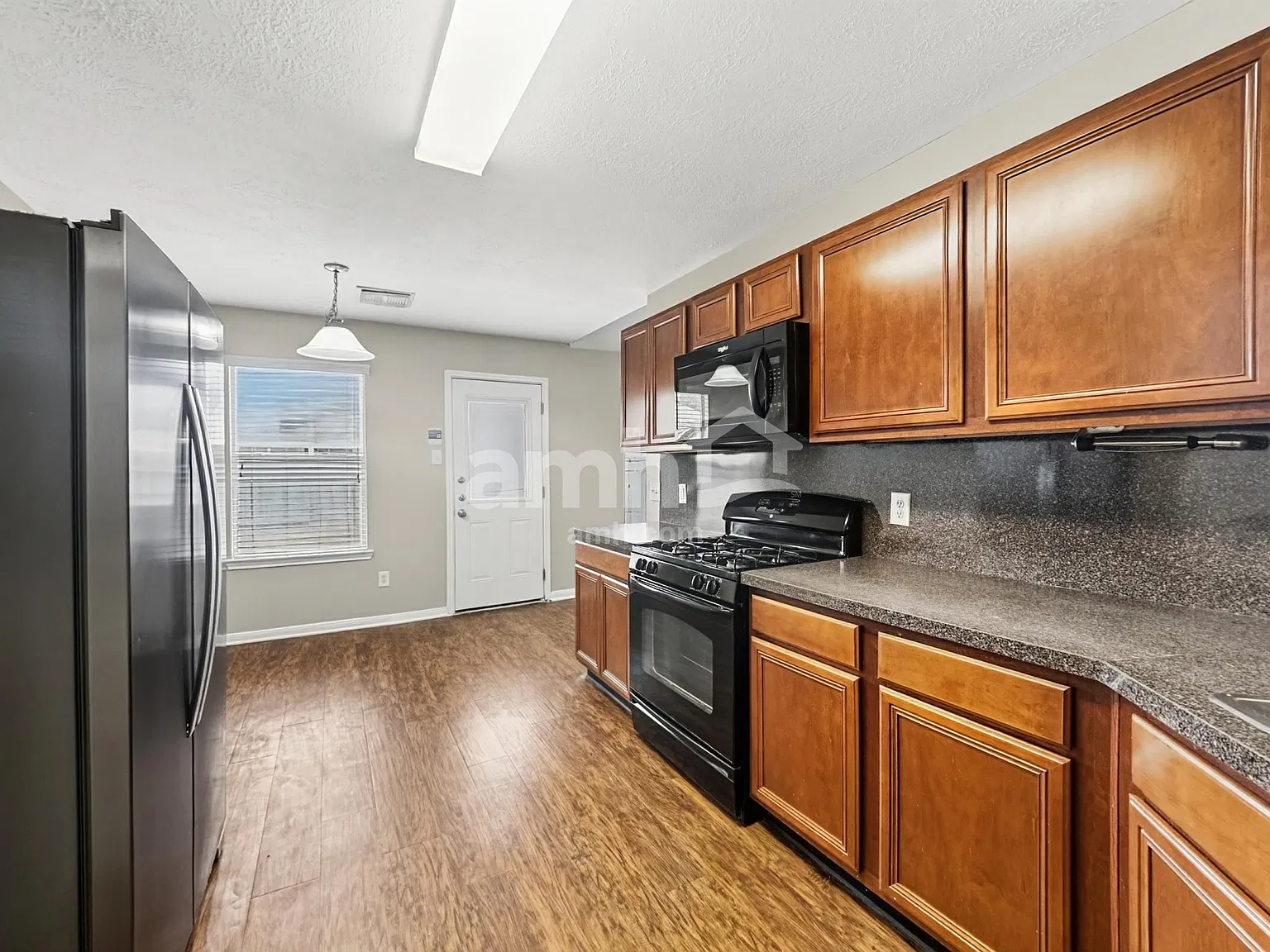 3 bed, 2.0 bath, 1810 sqft, $1,960 — Photo 3