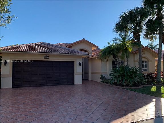 2nd image of 16878 Crestview Ln #16878