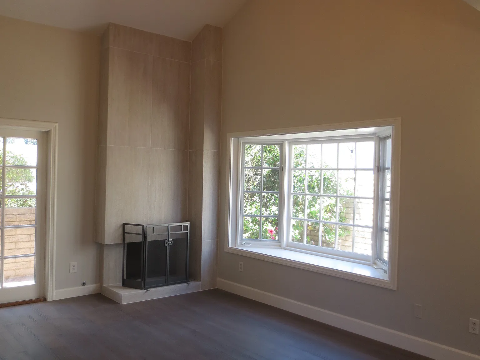 3 bed, 1425 sqft, $5,950 — Photo 3