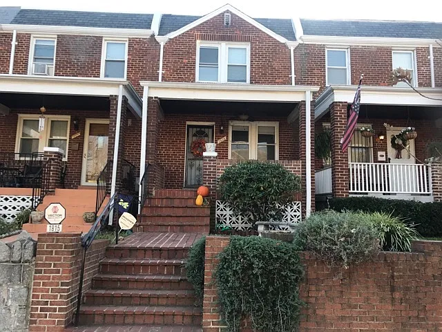 1813 E St NE photo 1