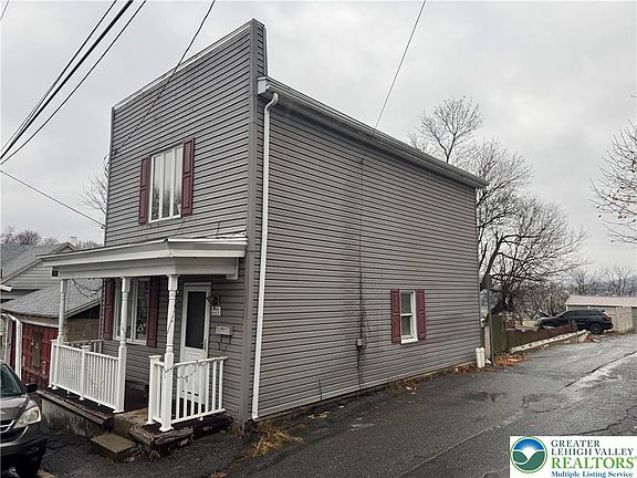 3rd image of 221 Green St