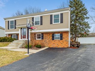 951 Grant St, Bartlett, IL 60103