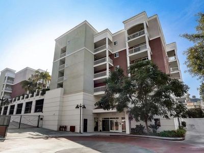 3740 Santa Rosalia Dr, Los Angeles, CA, 90008