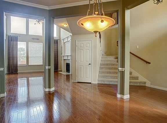 3rd image of 4205 Woodcrest Ln