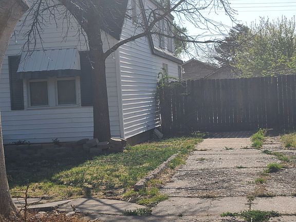 2nd image of 1304 Christine St