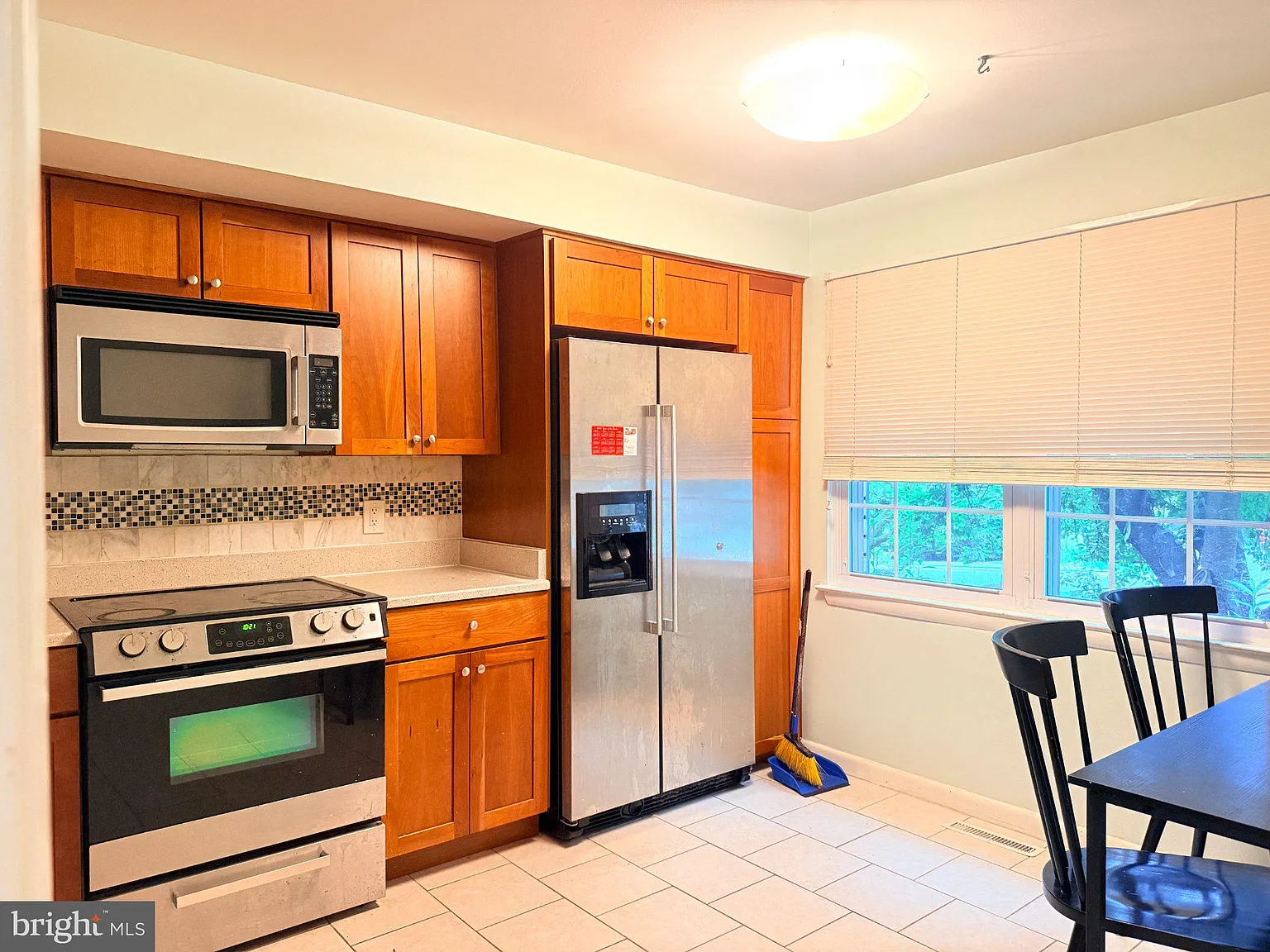 4 bed, 2.5 bath, 1850 sqft, $2,800 — Photo 3